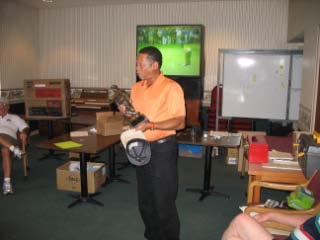 gal/2008_gallery/Gilbert accepts the GTW trophy.jpg